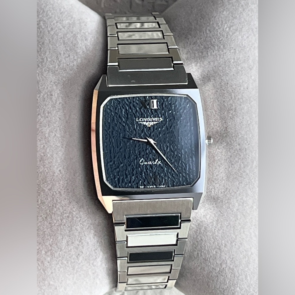 Longines Quartz men’s rectangular Watch (1982)